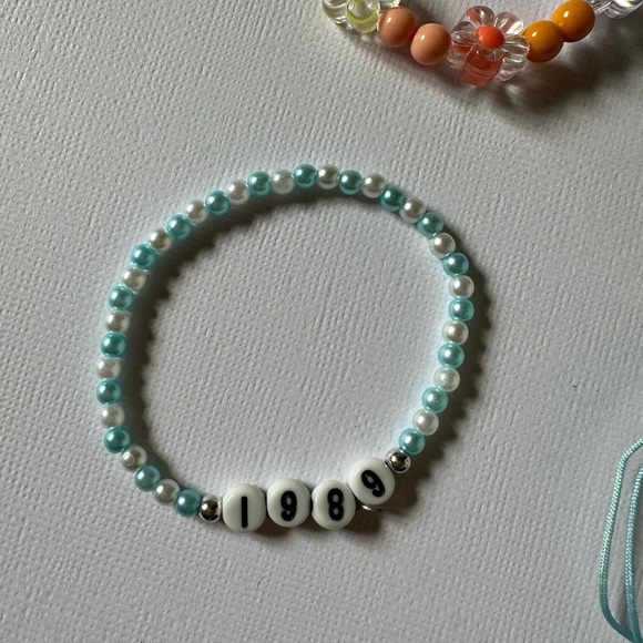 Taylor Swift 1989 5 bracelet bundle - Picture 7 of 7